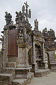 Guimiliau church enclosure, monumental calvary